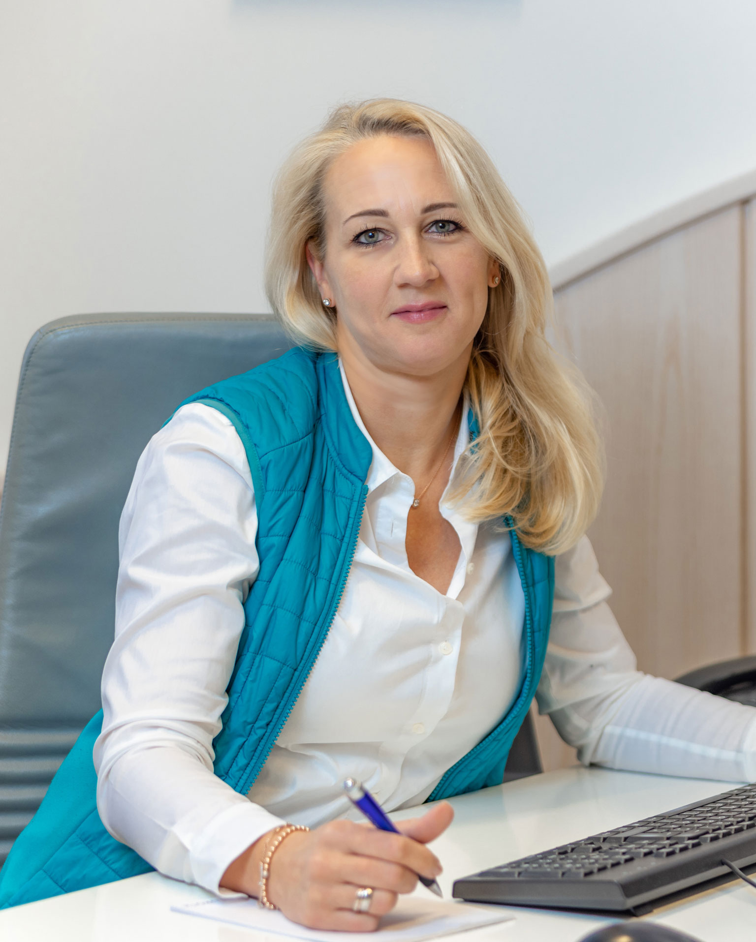 Dr. Bianca Harrer